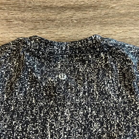 EUC Lululemon Extra Mile Long‎ Sleeve Suited Jacquard Top Black White Luon Sz 2 - Picture 15 of 16